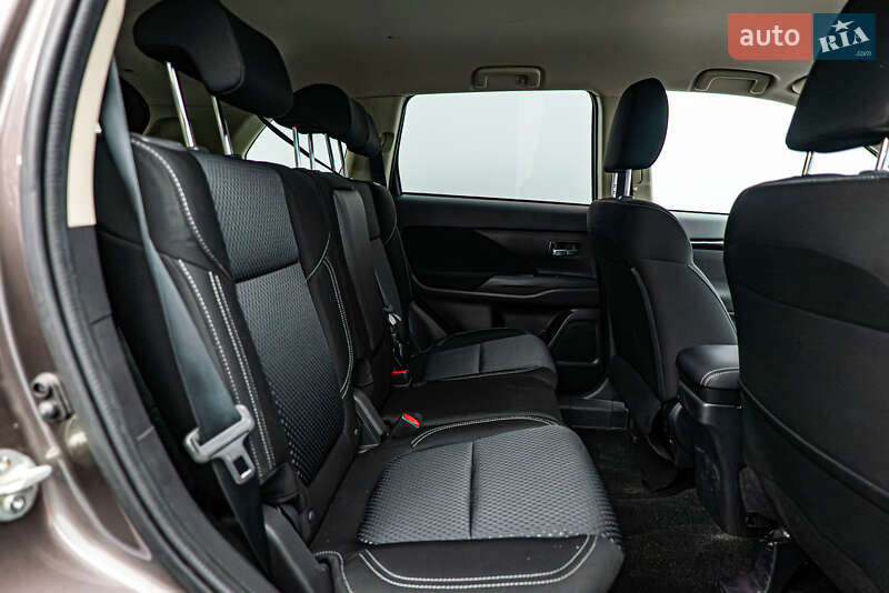 Внедорожник / Кроссовер Mitsubishi Outlander 2021 в Киеве
