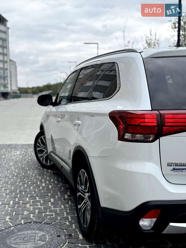 Позашляховик / Кросовер Mitsubishi Outlander 2016 в Івано-Франківську
