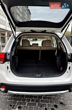 Внедорожник / Кроссовер Mitsubishi Outlander 2016 в 
