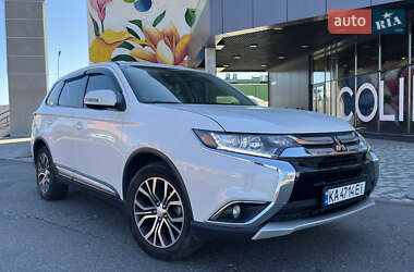Внедорожник / Кроссовер Mitsubishi Outlander 2017 в Киеве