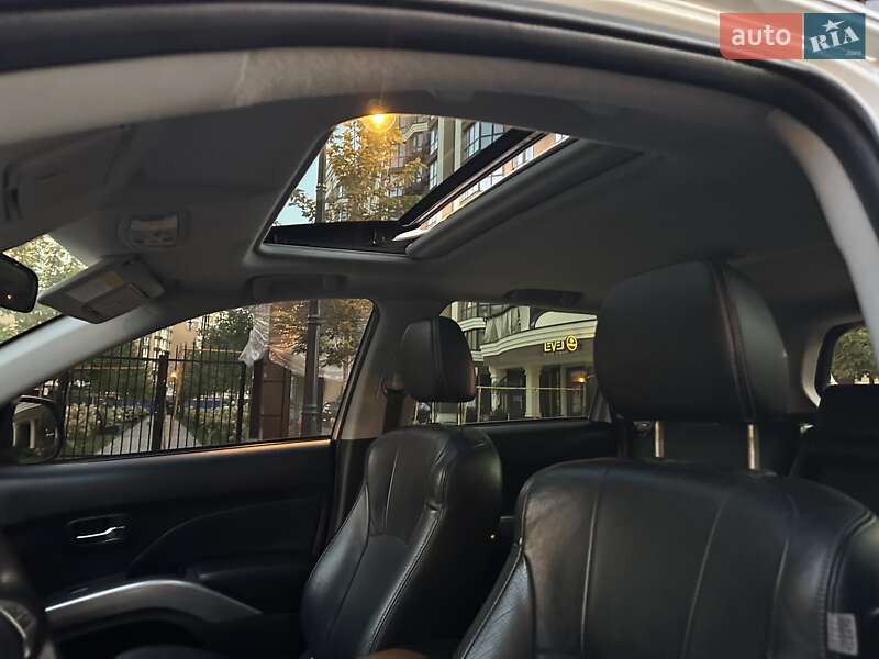 Внедорожник / Кроссовер Mitsubishi Outlander 2010 в Киеве