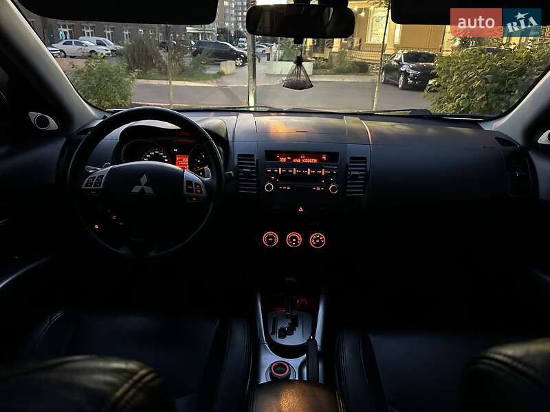 Внедорожник / Кроссовер Mitsubishi Outlander 2010 в Киеве