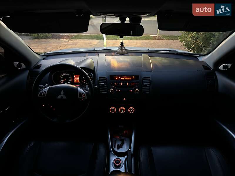Внедорожник / Кроссовер Mitsubishi Outlander 2010 в Киеве