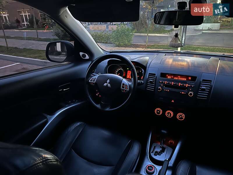 Внедорожник / Кроссовер Mitsubishi Outlander 2010 в Киеве