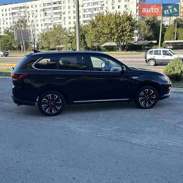 Внедорожник / Кроссовер Mitsubishi Outlander 2018 в Запорожье