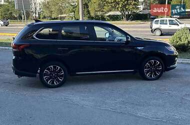 Внедорожник / Кроссовер Mitsubishi Outlander 2018 в 