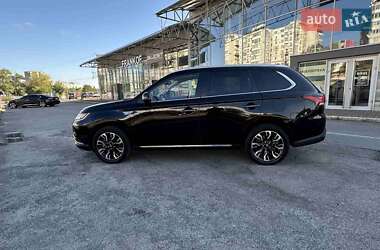 Внедорожник / Кроссовер Mitsubishi Outlander 2018 в 