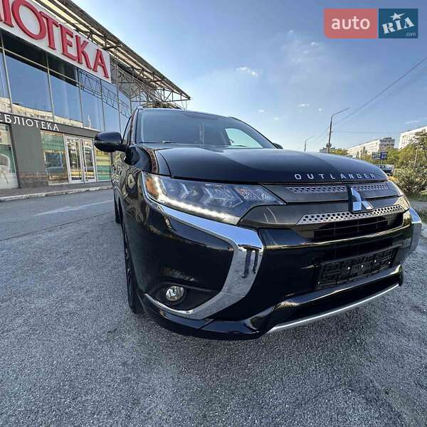 Внедорожник / Кроссовер Mitsubishi Outlander 2018 в Запорожье