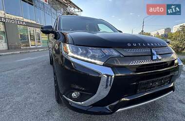Внедорожник / Кроссовер Mitsubishi Outlander 2018 в 