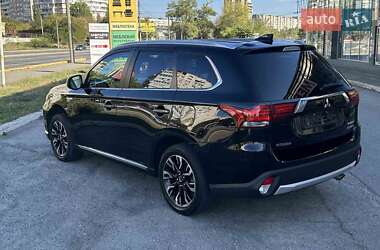 Внедорожник / Кроссовер Mitsubishi Outlander 2018 в 