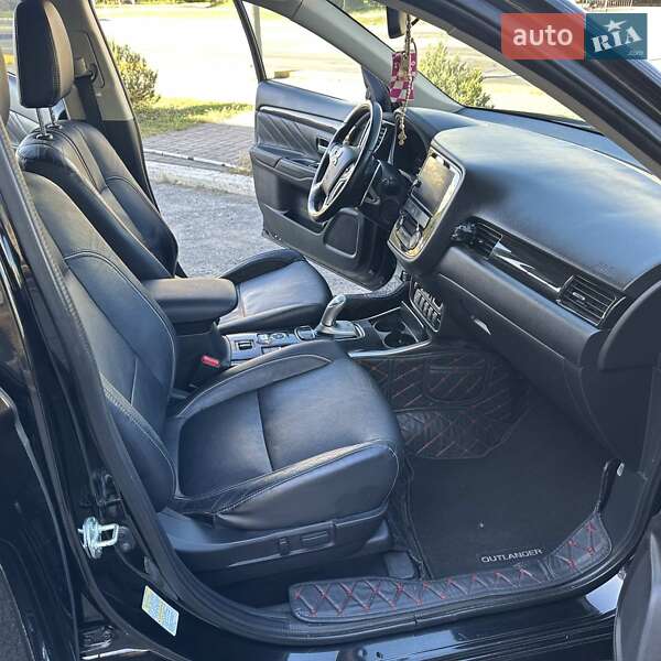 Внедорожник / Кроссовер Mitsubishi Outlander 2018 в Запорожье