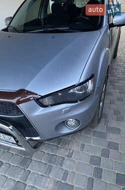 Внедорожник / Кроссовер Mitsubishi Outlander 2012 в 