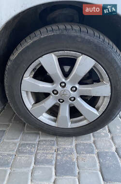 Внедорожник / Кроссовер Mitsubishi Outlander 2012 в 