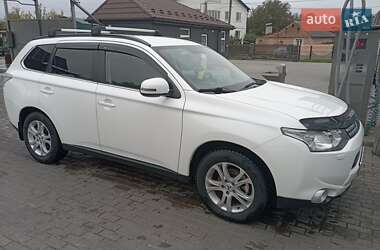 Внедорожник / Кроссовер Mitsubishi Outlander 2013 в 
