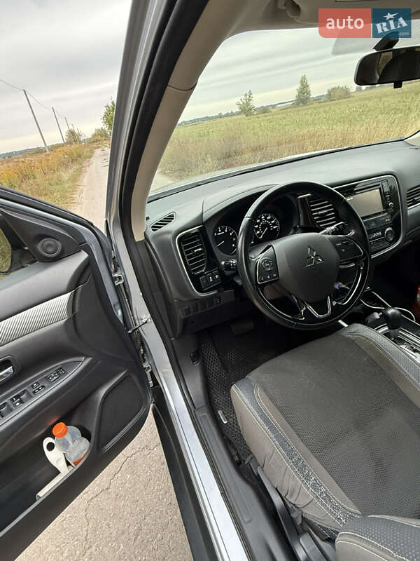 Внедорожник / Кроссовер Mitsubishi Outlander 2017 в Киеве