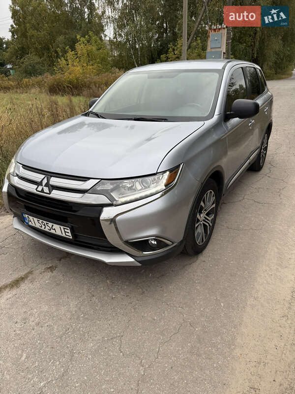 Внедорожник / Кроссовер Mitsubishi Outlander 2017 в Киеве