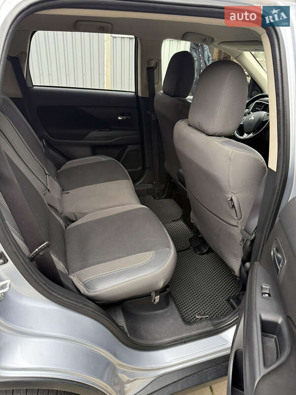 Внедорожник / Кроссовер Mitsubishi Outlander 2017 в Киеве