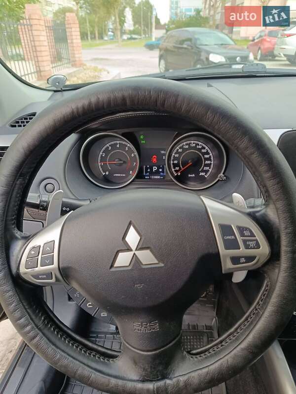 Внедорожник / Кроссовер Mitsubishi Outlander 2011 в Каменском