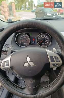 Внедорожник / Кроссовер Mitsubishi Outlander 2011 в 