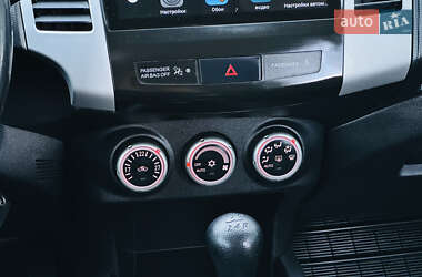 Внедорожник / Кроссовер Mitsubishi Outlander 2007 в 