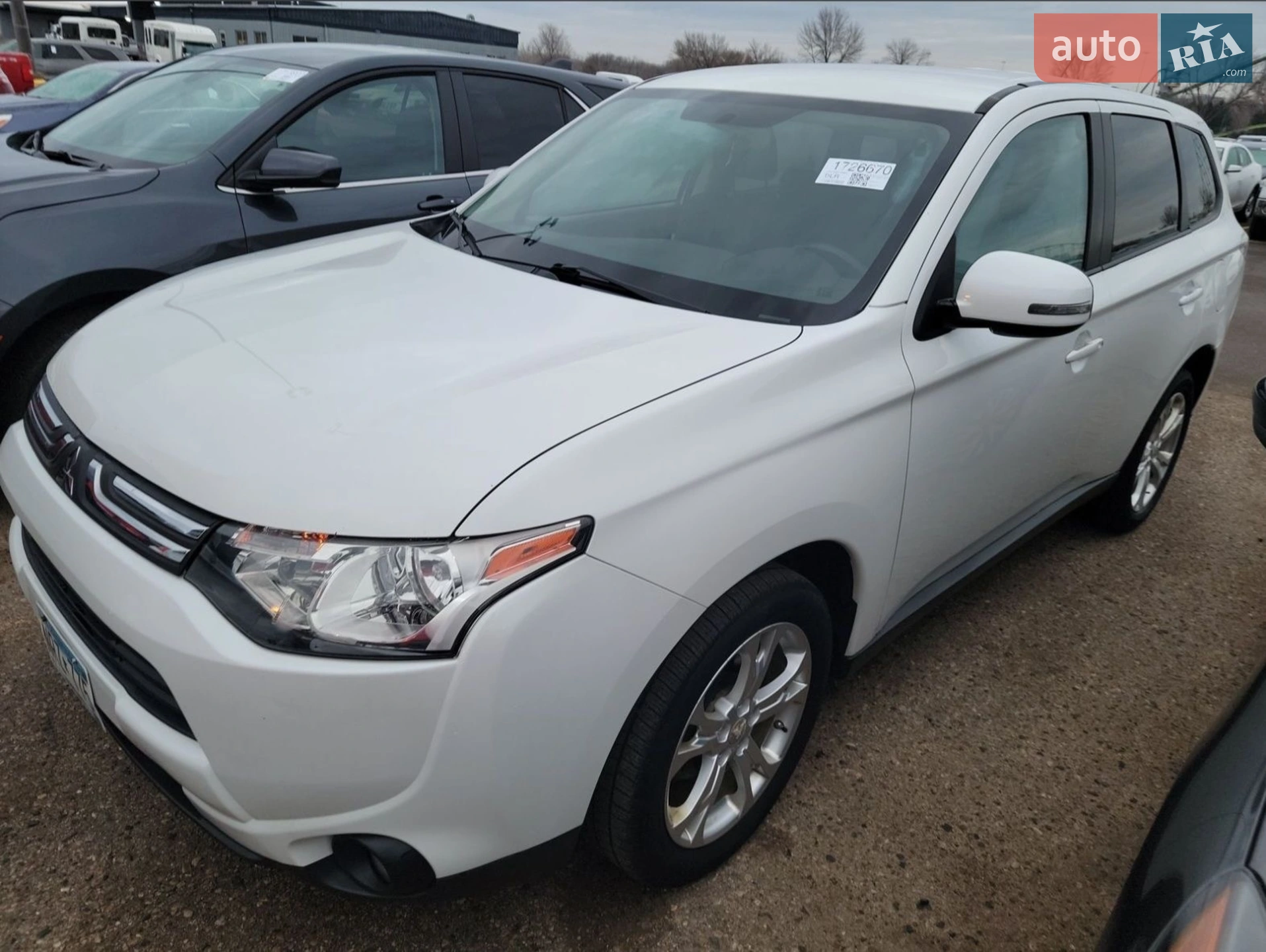2014 Mitsubishi Outlander - фото 1