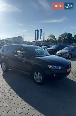 Внедорожник / Кроссовер Mitsubishi Outlander 2010 в 