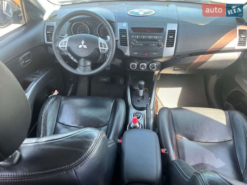 Внедорожник / Кроссовер Mitsubishi Outlander 2010 в Киеве