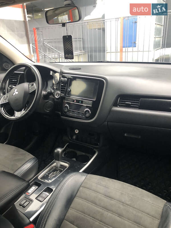Позашляховик / Кросовер Mitsubishi Outlander 2019 в Львові