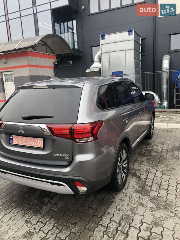 Позашляховик / Кросовер Mitsubishi Outlander 2019 в Львові