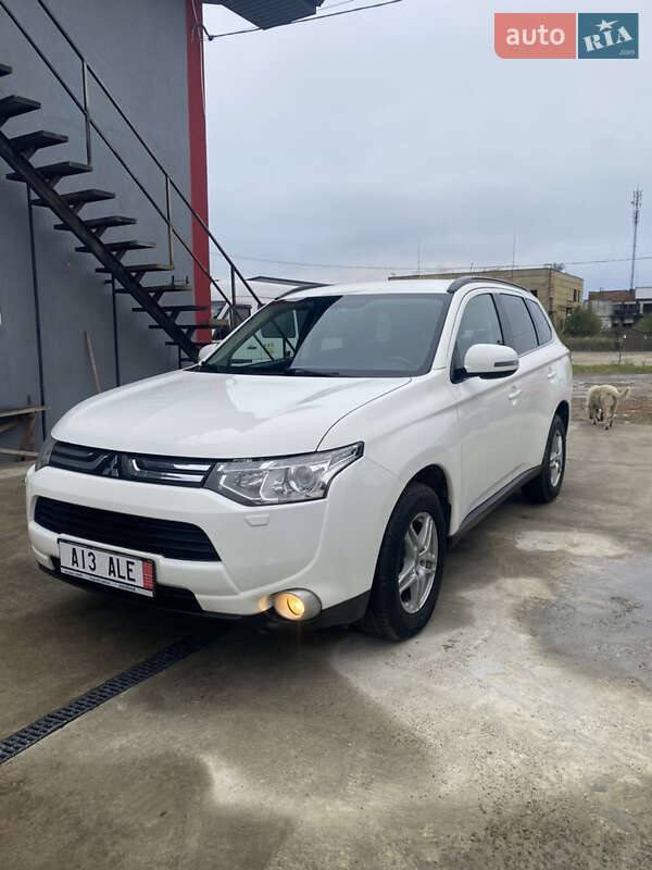 Внедорожник / Кроссовер Mitsubishi Outlander 2013 в 