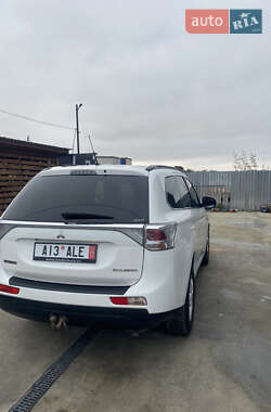 Внедорожник / Кроссовер Mitsubishi Outlander 2013 в 