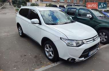 Внедорожник / Кроссовер Mitsubishi Outlander 2014 в 