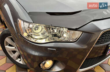 Внедорожник / Кроссовер Mitsubishi Outlander 2012 в 