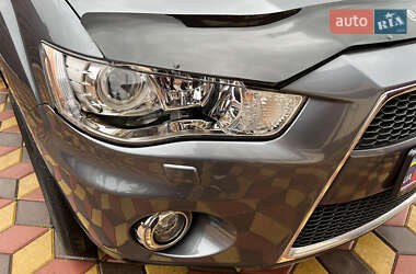 Внедорожник / Кроссовер Mitsubishi Outlander 2012 в 