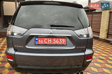Внедорожник / Кроссовер Mitsubishi Outlander 2012 в 