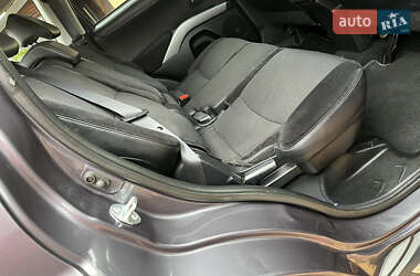 Внедорожник / Кроссовер Mitsubishi Outlander 2012 в 