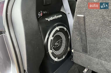 Внедорожник / Кроссовер Mitsubishi Outlander 2012 в 