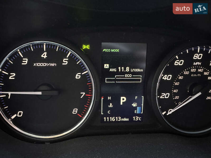 Позашляховик / Кросовер Mitsubishi Outlander 2014 в Києві