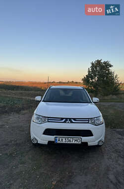 Позашляховик / Кросовер Mitsubishi Outlander 2013 в Валках