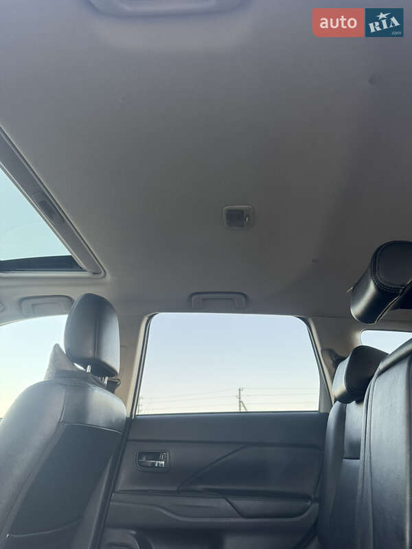 Позашляховик / Кросовер Mitsubishi Outlander 2013 в Валках