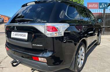 Внедорожник / Кроссовер Mitsubishi Outlander 2013 в 