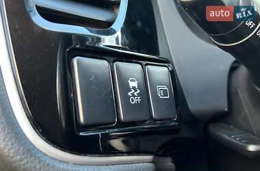 Внедорожник / Кроссовер Mitsubishi Outlander 2013 в 