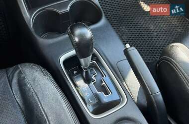 Внедорожник / Кроссовер Mitsubishi Outlander 2013 в 