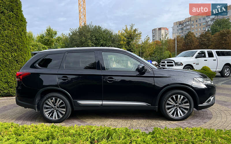 Позашляховик / Кросовер Mitsubishi Outlander 2019 в Львові фото 4 Позашляховик / Кросовер Mitsubishi Outlander 2019 в Львові