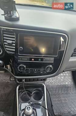 Внедорожник / Кроссовер Mitsubishi Outlander 2018 в 