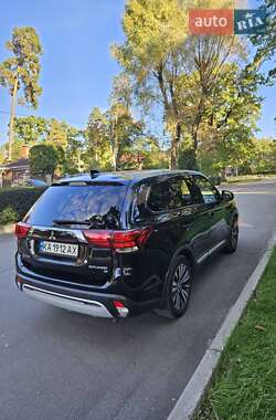 Внедорожник / Кроссовер Mitsubishi Outlander 2018 в 