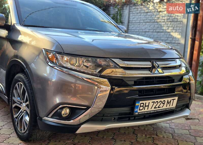 Внедорожник / Кроссовер Mitsubishi Outlander 2017 в Запорожье