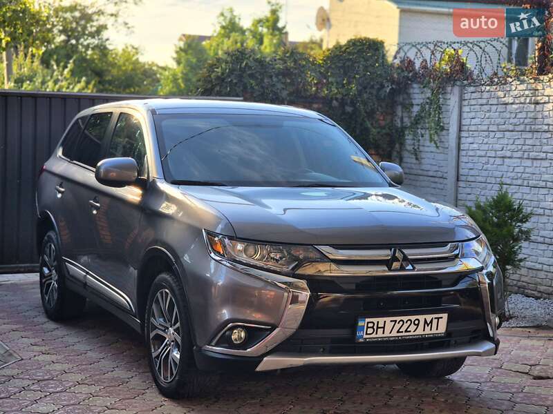 Внедорожник / Кроссовер Mitsubishi Outlander 2017 в Запорожье