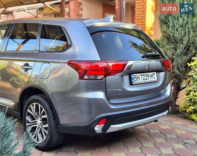 Внедорожник / Кроссовер Mitsubishi Outlander 2017 в Запорожье