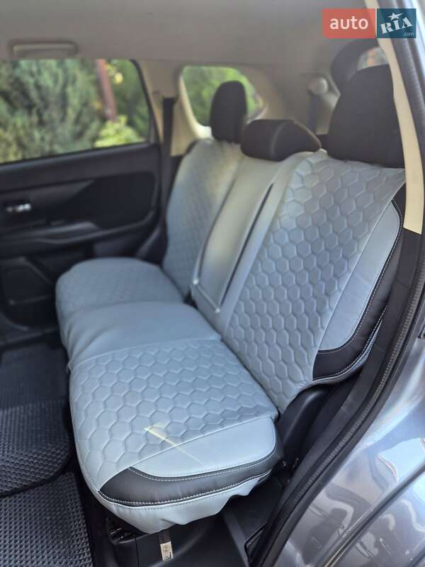 Внедорожник / Кроссовер Mitsubishi Outlander 2017 в Запорожье